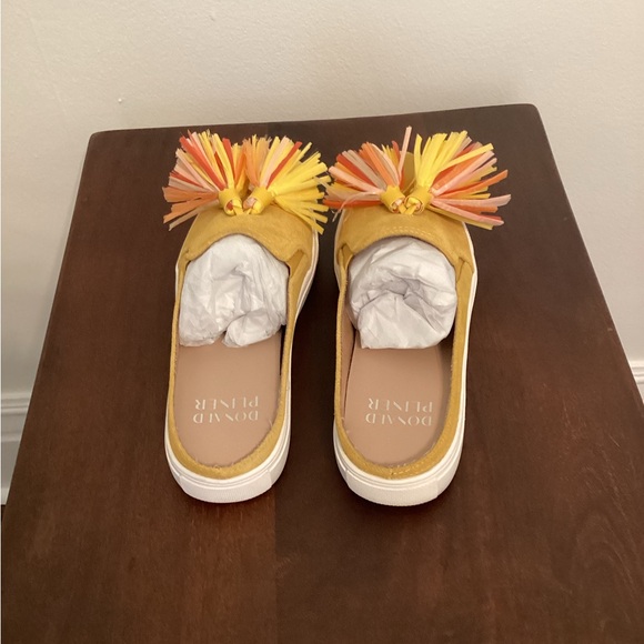 Donald Pliner Great Lemon Genuine Suede Slip Ons with Colorful Tassels Size 6 - Picture 4 of 10